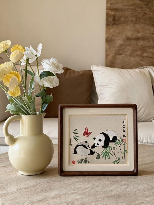 蜀锦国宝大熊猫 · 横幅台屏丝绸艺术画
